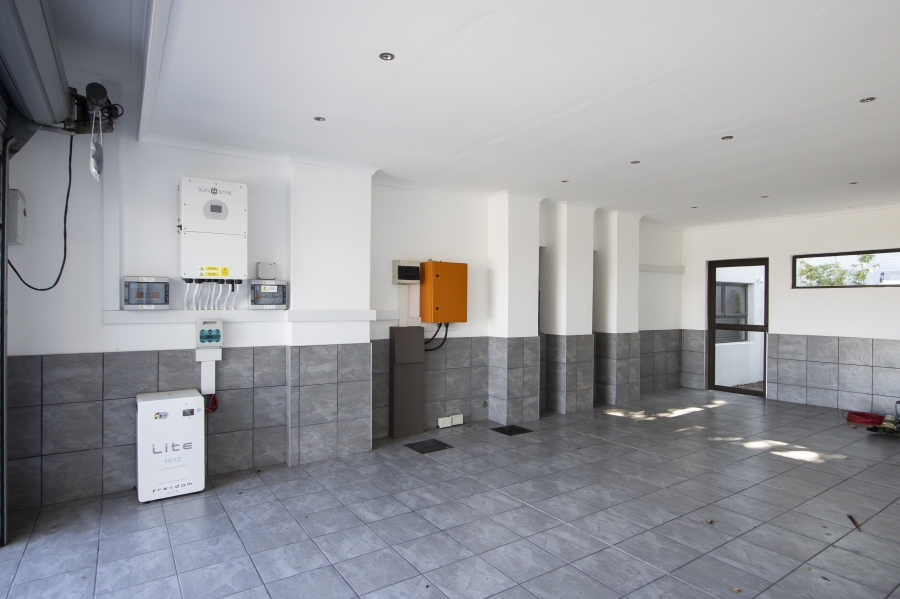 To Let 4 Bedroom Property for Rent in Helderberg Estate Western Cape